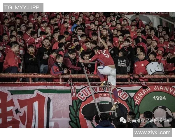 足球药膏的神奇疗效与使用技巧揭秘，助你在赛场上恢复如初